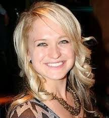 Elisa Webb's Instagram, Twitter & Facebook