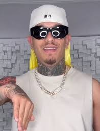 Adelaida Leon's Instagram, Twitter & Facebook