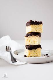 Schoko schmand kuchen tassen kuchen. Rezept Schneller Blechkuchen Mit Schokoladenstreuseln Saras Cupcakery