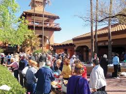 Yearly Courtyard Sale At Sun City Oro Valley Draws Lots Of People Oro Valley Sun City City