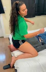 X 上的A Brazilian girl farting 🍑💨：「Would u let me facesitting you with a  sweaty smelly ass and fart on ur face? t.coB0PpUzSNrH」  X