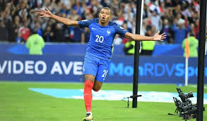 S'intéresser à ce que gagne les joueurs de l'équipe de france de football, en période de mondial 2018, c'est aussi par ricochet, suivre de près l'actualité du mercato.le marché n. Mondial 2018 Les Joueurs De L Equipe De France Savent Ce Qu Ils Feront De Leur Prime Webmanagercenter