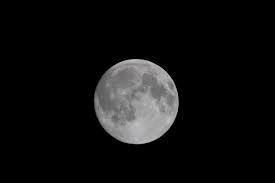 Une nuit de pleine lune, elle cède au charme d'un danseur lascif. La Nuit D Halloween Le 31 Octobre Sera Eclairee Par Une Lune Bleue
