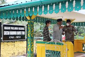 Flipbook apss pusat sumber smk buloh kasap. Ziarah Ke Makam Sultan Mahmud Riayat Syah Bahtiar Sebut Kehebatannya Indopolitika Com Kepri