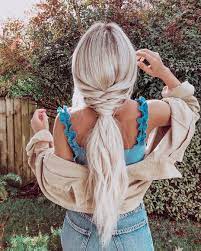 La Imagen Puede Contener Una O Varias Personas Hierba Planta Exterior Primer Plano Y Naturaleza Hair Styles Hair Pretty Braided Hairstyles