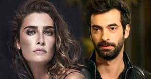 Bir süre önce aşk yaşamaya başlayan şef hazer amani ve şarkıcı sıla gençoğlu, önceki akşam sahneden iner inmez sıla'nın yanına giden hazer amani ise sevgilisinin dudakların yapıştı. Unlu Sarkici Sila Nin Yeni Sevgilisi Kim