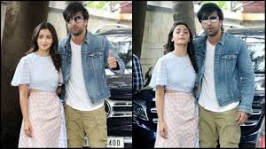 Toh Baat Pakki Ranbir Kapoor Visits Alia Bhatt S House With Neetu Kapoor Before Kapoor Christmas Lunch The trailer of shahid kapoor and alia bhatt starer shaandaar has been launched.