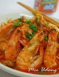 Masukkan kepala udang ke panci berisi 800 ml, masak hingga mendidih, tambahkan waktu 2 menit setelah mendidih. Resepi Mee Kuah Udang