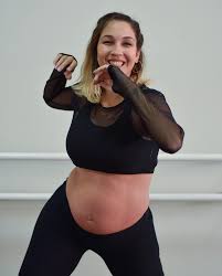 A dança durante a gravidez: importância, benefícios, dicas e muito mais -  Escola de Dança Petite Danse