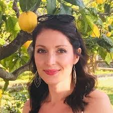 Julie Gullickson's Instagram, Twitter & Facebook