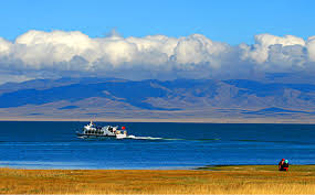 Qinghai lake or ch'inghai lake, also known by other names, is the largest lake in china. é'æµ·æ—…éŠæ—ºå­£åˆ°è©²æ€Žéº¼çŽ© æ—…å ±
