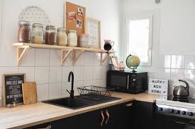 Façades meubles de cuisine noir brillant plan de travail finition blanc brillant réf porte ©ikea autre style pour la déco de cette cuisine où le noir donne le ton, non pas avec la couleur des meubles, mais avec le carrelage de la crédence. Cuisine Ikea Noire Et Bois Industriel Cuisine Strasbourg Par Oh Ma Deco
