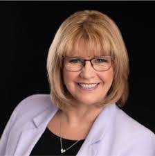 Linda Almendarez's Instagram, Twitter & Facebook