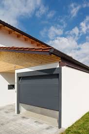 Laumer Garagenbau Einzelgarage Foto Sascha Kletzsch Laumer Garage Garagen Fertiggarage Betonfertiggarage Tor Sektion Fertiggaragen Garagenbau Garage