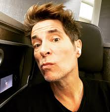 This plane goes to Spain and I just can't complain @madcoolfestival