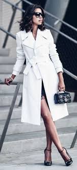40 Trench Coat Outfits To Give You That Inspiration You Need Just The Design Fashion Coat Outfits Trench Coat Outfit