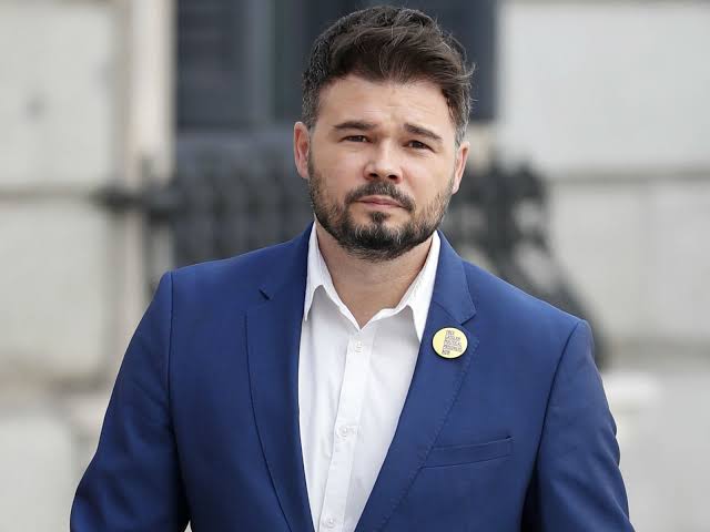Así es Gabriel Rufián en la intimidad: fan de Al Pacino, de Jurassic Park y  enamorado de una periodista | Vanity Fair