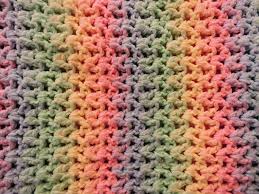 Tejido, como unir los cuadros tejidos a crochet para colchas y cojines, círculo espiral con punto medio alto en tejido crochet tutorial paso a paso., flor tejida a crochet fácil y rápido de tejer para gorra con visera, cuello tejido a crochet fácil. Cojines En Crochet Facilisimo Com