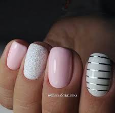 ***suscríbete*** los esmaltes color blanco y negro son basicos, por eso te muestro en este video algunas ideas para tener una manicura sorprendente. Diseno Unas Blancas Y Rosas Decorados De Unas