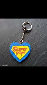 Le Porte Cle Est Vraiment Tres Facile A Faire Pour La Fete Des Pere Fete Des Peres Diy Porte Cles Fete Des Peres Diy