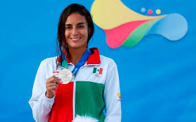 La medallista olímpica paola espinosa aseguró hoy estar molesta con los comentarios de los diputados ernesto vargas contreras y tatiana clouthier, porque incitan a que la agredan como deportista, mujer y madre. Paola Espinosa Busca Diputacion Por El Partido Verde Ecologista