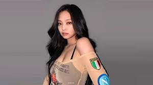 When she moved to seoul, south korea, she immediately became a. Pakai Baju Berlambang Napoli Jennie Blackpink Tarik Perhatian I Partenopei
