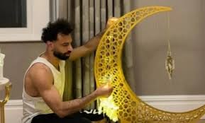 محمد صلاح آغاز ماه رمضان را در منزلش جشن گرفت؛ ستاره مصری لیورپول فضای رمضانی خانه‌اش را به اشتراک گذاشت