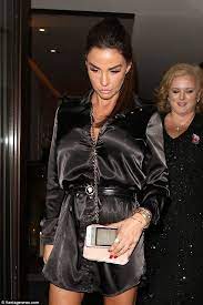 Katie Price Defiantly Flashes One Of Those Chris Hughes Texts Chris Hughes Fashion Celebrities