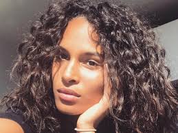 The original basis is a biblical scripture which states that a man should not round the corner of his head. authoritative talmudic scholars have determined that the meaning of this scripture is that there should be a hair cutting restriction. Curly Hair Tricks And Tips From 6 Models Vogue Arabia