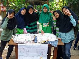 Semut memiliki lebih dari 12.500 jenis (spesies), yang sebagian besar hidup di kawasan tropika. Sd Semut Semut The Natural School Semut Semut