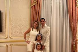 Soprattutto per la sua veste di madre di famiglia. Uebhmqc1v8mjrm