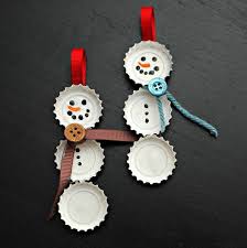 Basteln Mit Kronkorken 20 Tolle Recycling Ideen Fur Gross Und Klein Basteln Weihnachten Weihnachtsbasteln Weihnachtskugeln Basteln