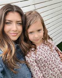 Jessy Scott's Instagram, Twitter & Facebook