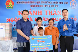 Lúc đó, kim sơn làm bí thư chi đoàn. Tá»‰nh Ä'oan Ninh Binh