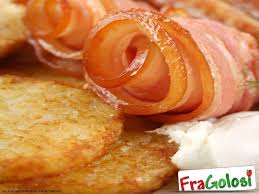 Scopri come realizzare facilmente delle sfiziose frittelle di patate alle erbette: Frittelle Di Patate Pancetta E Cipolle Ricetta Di Fragolosi