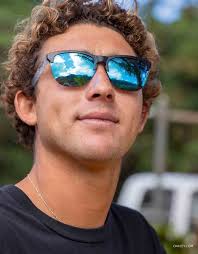 108 SEPTEMBER/OK T OBER 2021 € 5 BIG WIG: JON PYZEL REAKTIONEN DER  BOARDSPORTBRANCHE AUF OLYMPIA HÄNDLERLEITFÄDEN: SURF APP