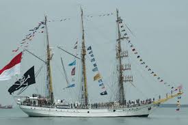 Sakitnya bertambah larat, kalau tidak kuat, larat jadi penyakit. Makassar Merdeka Com Besok Kri Dewaruci Lepas Sauh Di Makassar Terbuka Untuk Umum