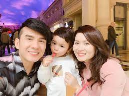 Vì vậy ngày hôm nay, xin cho phép thủy tiên được thông báo đến các anh chị báo chí, bạn bè và các fans hâm mộ thân yêu về vấn đề ly hôn của thủy tiên và. Ong Báº§u Cá»§a Ä'an TrÆ°á»ng Noi Gi Vá» Quyáº¿t Ä'á»‹nh Ly Hon Cá»§a Nam Ca SÄ© Va Doanh Nhan Thá»§y Tien