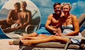 Gary Barlow Recreates Beach Snap With Wife To Mark 20th Wedding Anniversary Celebrity News Showbiz Tv Express Co Uk