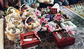 Gunakan aksesoris yang sesuai dan tidak berlebihan. Ayam Goreng Pelengkap Hantaran Tunang