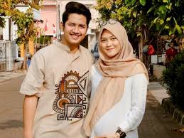 Di nathan the series, kakak dari aktor remaja syakir daulay beradu akting dengan artis muda syifa calon istrinya diketahui bernama henny yuliana rahman. Cerai Dengan Henny Yuliana Rahman Zikri Daulay Ini Keputusan Terberat Tapi Terbaik Indozone Id
