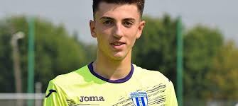 Vizualizați profilul complet pe linkedin și descoperiți contactele și joburile lui andrei vlad la companii similare. Oficial Steaua L A Transferat Pe Tanarul Andrei Vlad De La Craiova E Un Club Urias Sport Ro