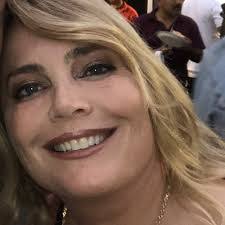 Diane Dimon's Instagram, Twitter & Facebook