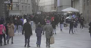 Se i dati lo permetteranno, dovendo solitamente intercorrere due settimane prima del cambio di colore, da domenica le marche potrebbero passare quindi zona gialla. Da Lunedi 1 Febbraio Quasi Tutta Italia E Zona Gialla Anche Lazio E Lombardia Solo Cinque Regioni Arancioni Il Fatto Quotidiano