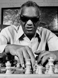📷 Ray Charles & Chess Born in 1930, the famous musician didn't learn to  play chess until 1965 when he was in a rehabilitation program near Los  Angeles. His doctor at the