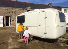 Les caravanes peuvent être tractées par des automobiles ou des camionnettes. Ma Caravane Le Blog De Marjolaine Solaro