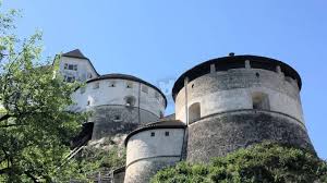 Die festung kufstein (fälschlicherweise auch festung geroldseck) ist das wahrzeichen der stadt kufstein und zählt zu den imposantesten mittelalterlichen bauwerken tirols. Festung Kufstein Infos News Mehr Burgen De