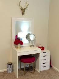 30 Adorable Make Up Vanity Ideas Suitable For Small Space Makeup Room Decor Vanity Decor Ikea Makeup Vanity