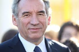 Le maire de pau et président de l'agglomération, françois bayrou, a donné hier une conférence de presse pour apporter davantage de détails quant à l'investissement à l'elan béarnais de counterpoint sports group avec rick pitino, stu jackson et jamal masburn. Francois Bayrou Fait L Apologie Des Intercommunalites Et Epingle Les Grandes Regions