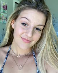 Chloe Pratt (@chloe._.pratt) • Instagram फोटोहरू र भिडियोहरू